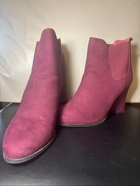 New York & Company Burgundy Wine Suede Block Heel Ankle Boots